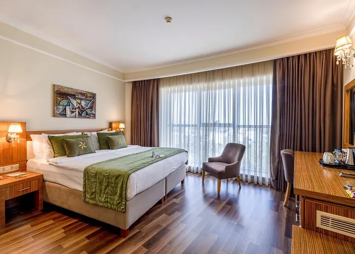 Grand Pasha & Casino 5* Nikósie